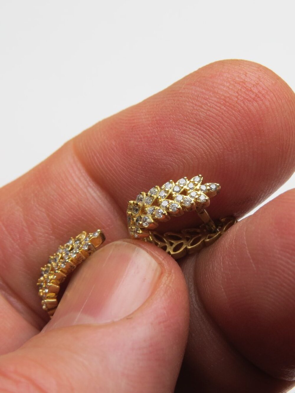 14k Diamond Earring - Picture 3 of 3